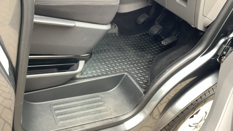 Volkswagen Transporter Shuttle T32 Swb Diesel 2.0 TDI 110PS SE Minibus